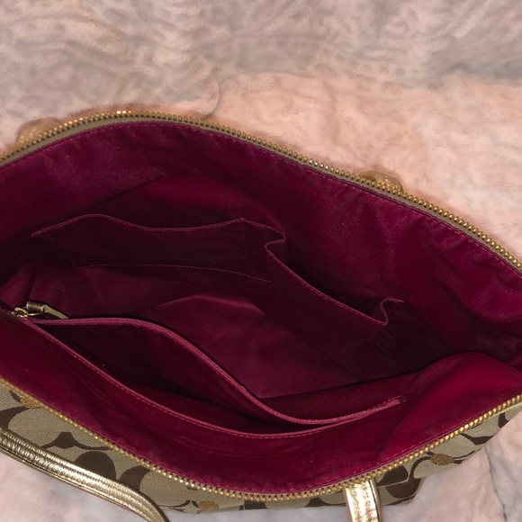 Gorgeous Coach red heart gold 15x13x4 rare find bag - Picture 8 of 12